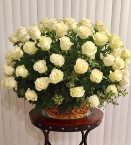 Корзина цветов White O'Hara